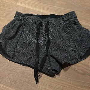 Lululemon size 0 silver dotted shorts